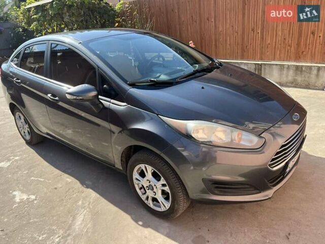Серый Форд Фиеста, объемом двигателя 1.6 л и пробегом 155 тыс. км за 6700 $, фото 5 на Automoto.ua