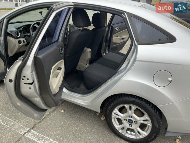 Серый Форд Фиеста, объемом двигателя 1.6 л и пробегом 151 тыс. км за 6700 $, фото 10 на Automoto.ua