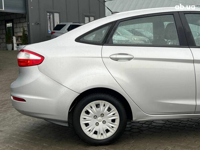 Серый Форд Фиеста, объемом двигателя 1.6 л и пробегом 177 тыс. км за 7340 $, фото 7 на Automoto.ua