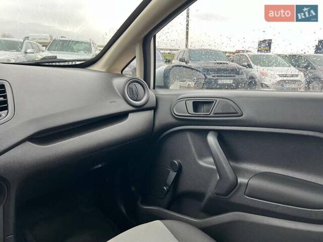 Серый Форд Фиеста, объемом двигателя 1.6 л и пробегом 177 тыс. км за 7340 $, фото 31 на Automoto.ua