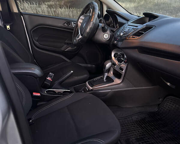 Серый Форд Фиеста, объемом двигателя 1.6 л и пробегом 238 тыс. км за 6000 $, фото 16 на Automoto.ua