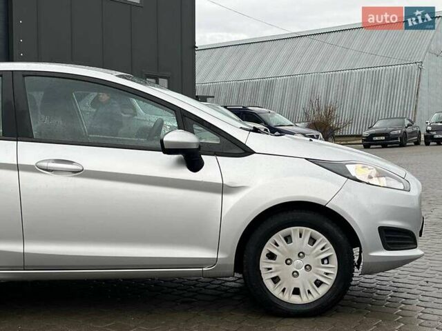 Серый Форд Фиеста, объемом двигателя 1.6 л и пробегом 177 тыс. км за 7340 $, фото 9 на Automoto.ua
