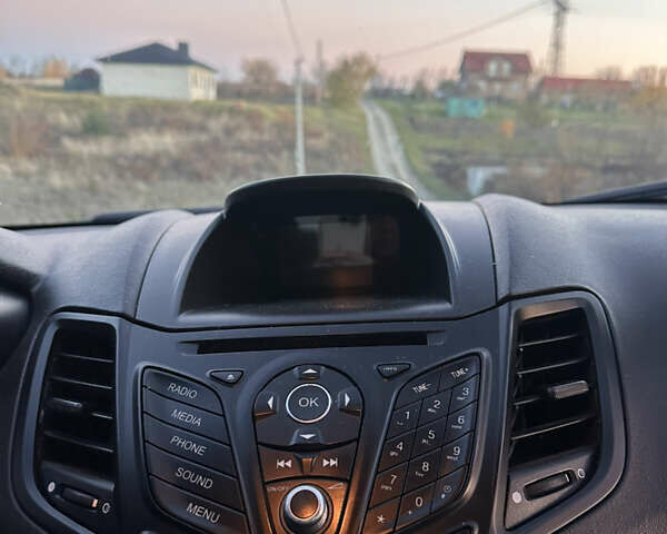 Серый Форд Фиеста, объемом двигателя 1.6 л и пробегом 238 тыс. км за 6000 $, фото 14 на Automoto.ua