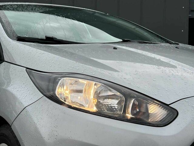 Серый Форд Фиеста, объемом двигателя 1.6 л и пробегом 177 тыс. км за 6840 $, фото 11 на Automoto.ua