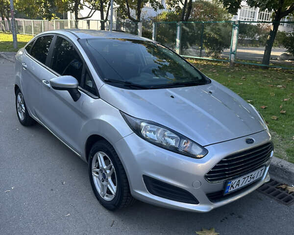 Серый Форд Фиеста, объемом двигателя 1.6 л и пробегом 165 тыс. км за 7900 $, фото 1 на Automoto.ua