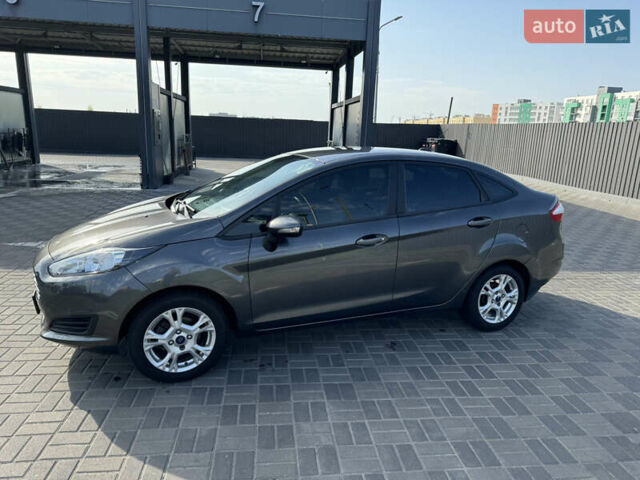 Серый Форд Фиеста, объемом двигателя 1.6 л и пробегом 145 тыс. км за 7500 $, фото 4 на Automoto.ua