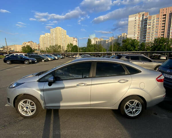 Серый Форд Фиеста, объемом двигателя 1.6 л и пробегом 165 тыс. км за 7900 $, фото 4 на Automoto.ua