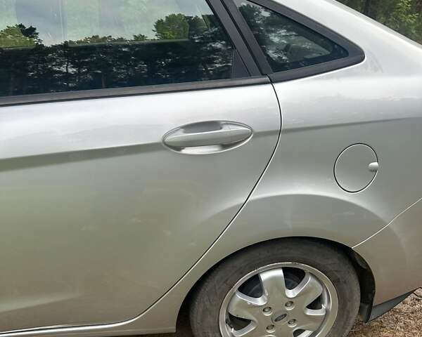 Серый Форд Фиеста, объемом двигателя 1.6 л и пробегом 81 тыс. км за 8250 $, фото 4 на Automoto.ua