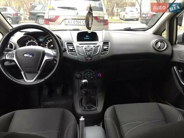 Сірий Форд Фієста, об'ємом двигуна 1 л та пробігом 116 тис. км за 6000 $, фото 6 на Automoto.ua