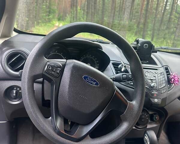 Серый Форд Фиеста, объемом двигателя 1.6 л и пробегом 81 тыс. км за 8250 $, фото 14 на Automoto.ua