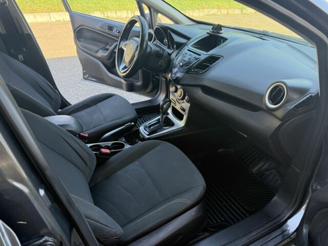 Серый Форд Фиеста, объемом двигателя 1.6 л и пробегом 150 тыс. км за 6700 $, фото 4 на Automoto.ua