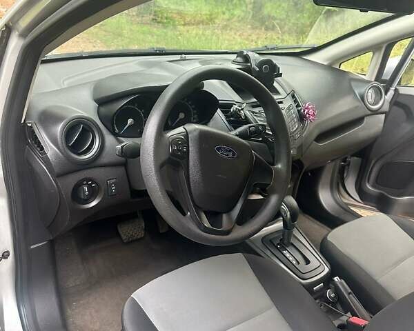 Серый Форд Фиеста, объемом двигателя 1.6 л и пробегом 81 тыс. км за 8250 $, фото 16 на Automoto.ua