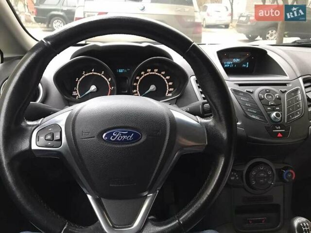 Сірий Форд Фієста, об'ємом двигуна 1 л та пробігом 116 тис. км за 6000 $, фото 1 на Automoto.ua