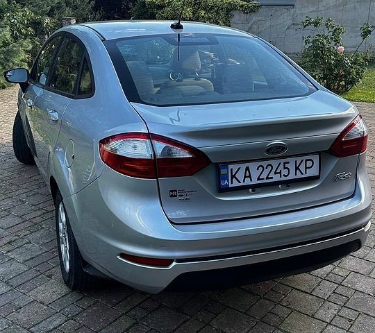 Сірий Форд Фієста, об'ємом двигуна 1.6 л та пробігом 123 тис. км за 5800 $, фото 2 на Automoto.ua