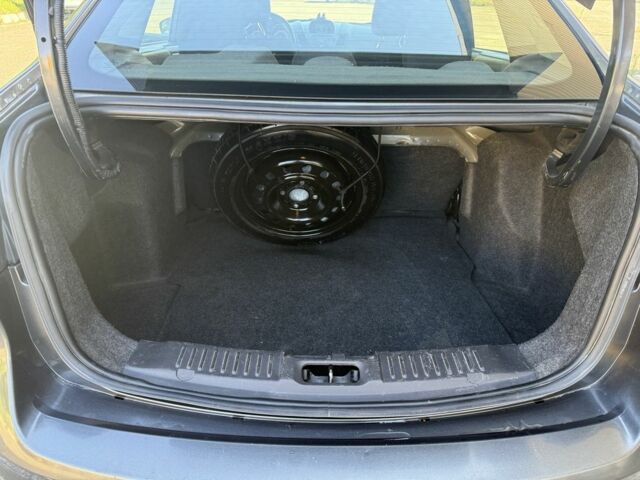 Серый Форд Фиеста, объемом двигателя 1.6 л и пробегом 150 тыс. км за 6700 $, фото 7 на Automoto.ua