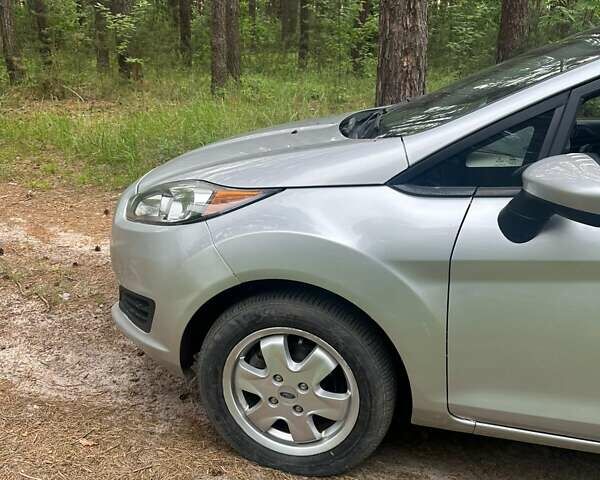 Серый Форд Фиеста, объемом двигателя 1.6 л и пробегом 81 тыс. км за 8250 $, фото 2 на Automoto.ua