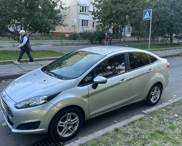 Серый Форд Фиеста, объемом двигателя 1.6 л и пробегом 165 тыс. км за 7900 $, фото 2 на Automoto.ua
