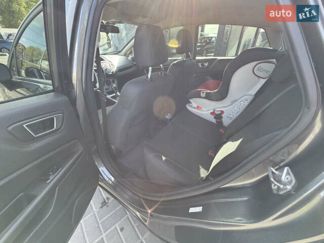 Серый Форд Фиеста, объемом двигателя 1.6 л и пробегом 145 тыс. км за 7500 $, фото 16 на Automoto.ua