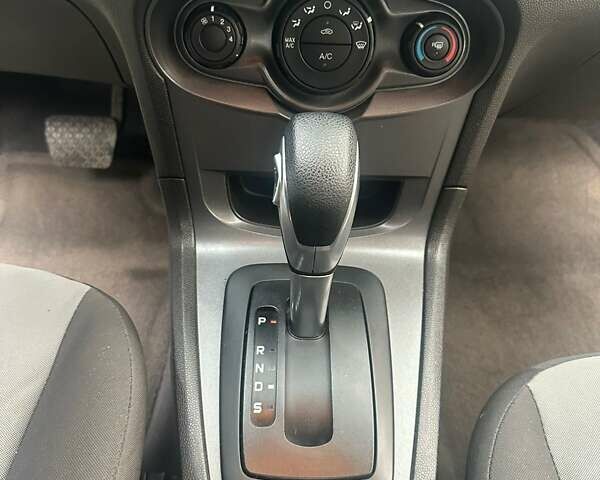 Серый Форд Фиеста, объемом двигателя 1.6 л и пробегом 81 тыс. км за 8250 $, фото 17 на Automoto.ua