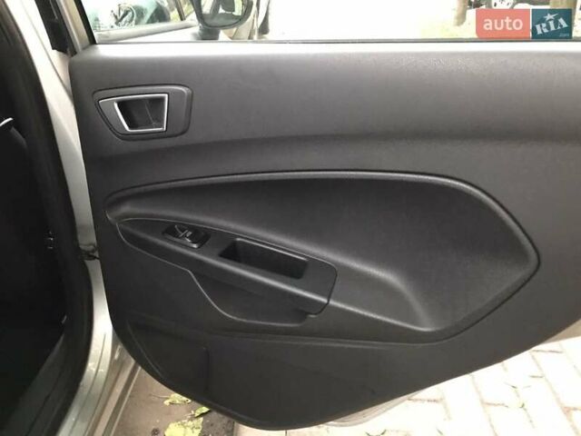 Сірий Форд Фієста, об'ємом двигуна 1 л та пробігом 116 тис. км за 6000 $, фото 9 на Automoto.ua
