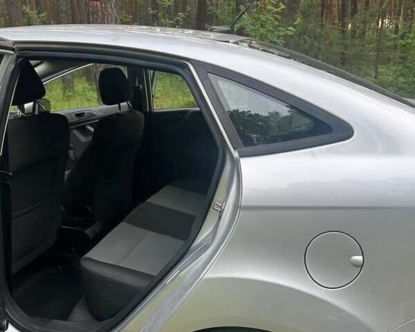 Серый Форд Фиеста, объемом двигателя 1.6 л и пробегом 81 тыс. км за 8250 $, фото 8 на Automoto.ua