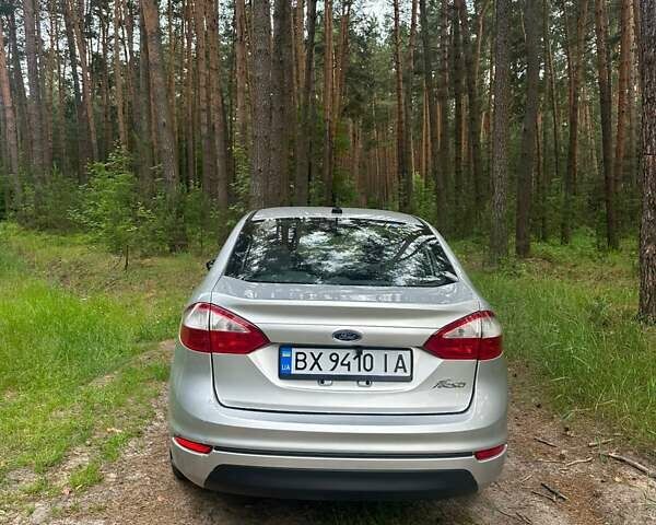 Серый Форд Фиеста, объемом двигателя 1.6 л и пробегом 81 тыс. км за 8250 $, фото 6 на Automoto.ua