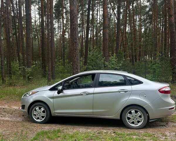 Серый Форд Фиеста, объемом двигателя 1.6 л и пробегом 81 тыс. км за 8250 $, фото 1 на Automoto.ua