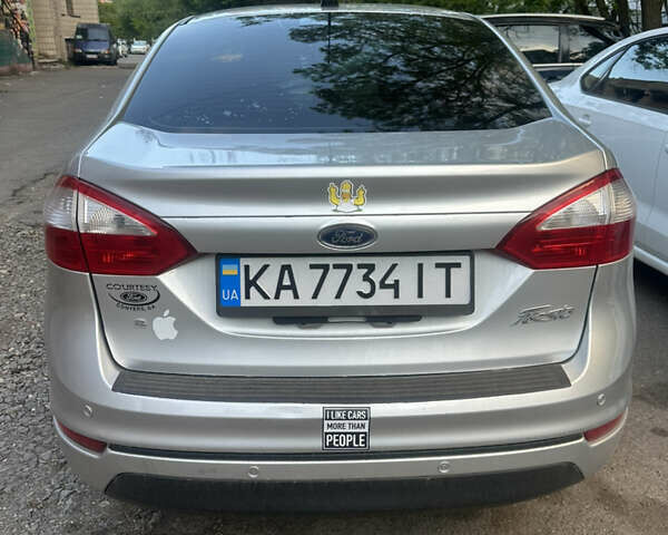 Серый Форд Фиеста, объемом двигателя 1.6 л и пробегом 165 тыс. км за 7900 $, фото 5 на Automoto.ua