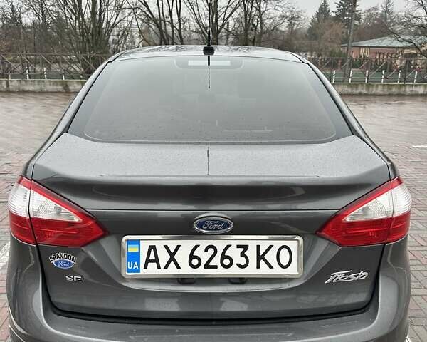 Серый Форд Фиеста, объемом двигателя 1.6 л и пробегом 140 тыс. км за 9500 $, фото 1 на Automoto.ua