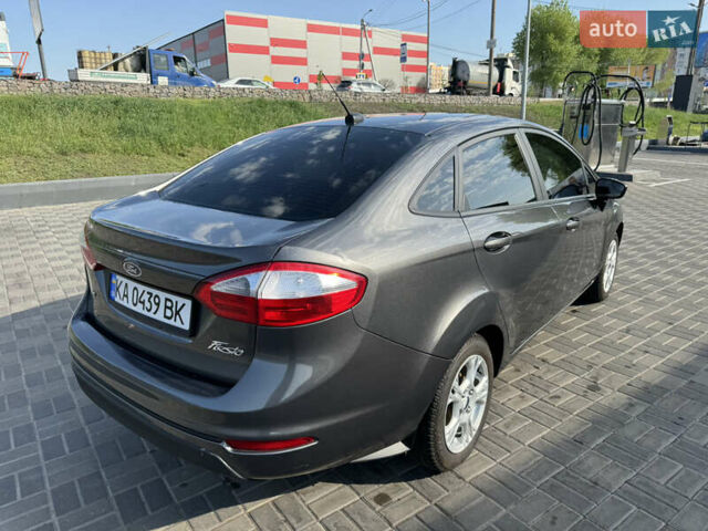 Серый Форд Фиеста, объемом двигателя 1.6 л и пробегом 145 тыс. км за 7400 $, фото 5 на Automoto.ua