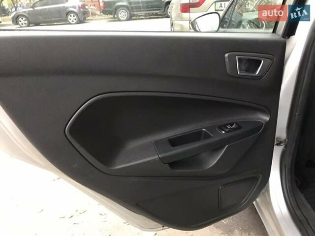 Сірий Форд Фієста, об'ємом двигуна 1 л та пробігом 116 тис. км за 6000 $, фото 7 на Automoto.ua