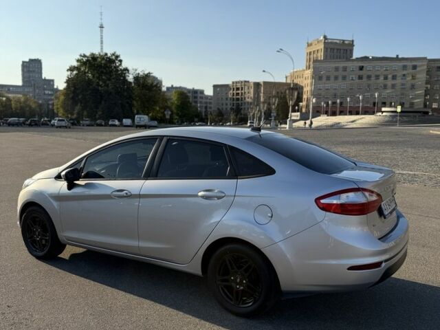 Серый Форд Фиеста, объемом двигателя 1.6 л и пробегом 75 тыс. км за 8800 $, фото 3 на Automoto.ua