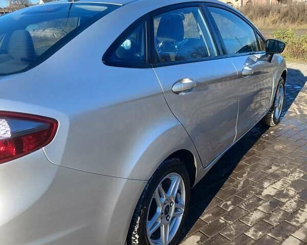 Серый Форд Фиеста, объемом двигателя 1.6 л и пробегом 165 тыс. км за 7000 $, фото 4 на Automoto.ua