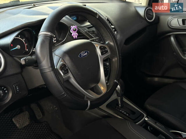 Серый Форд Фиеста, объемом двигателя 1.6 л и пробегом 107 тыс. км за 8199 $, фото 8 на Automoto.ua