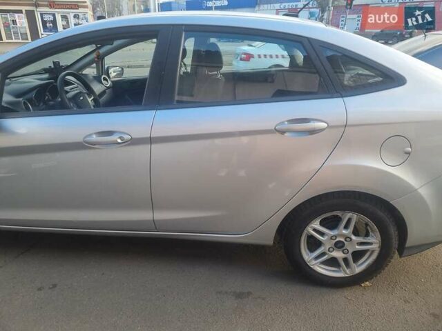Серый Форд Фиеста, объемом двигателя 1.6 л и пробегом 110 тыс. км за 7800 $, фото 5 на Automoto.ua