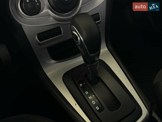 Серый Форд Фиеста, объемом двигателя 1.6 л и пробегом 107 тыс. км за 8199 $, фото 12 на Automoto.ua