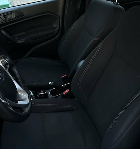 Серый Форд Фиеста, объемом двигателя 1.6 л и пробегом 112 тыс. км за 8600 $, фото 6 на Automoto.ua