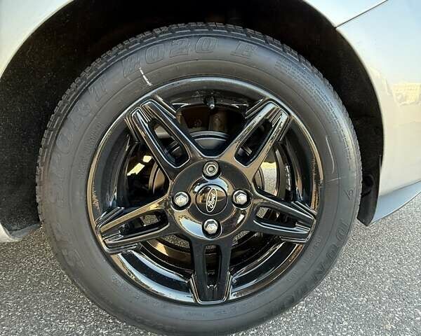 Серый Форд Фиеста, объемом двигателя 1.6 л и пробегом 75 тыс. км за 8800 $, фото 12 на Automoto.ua