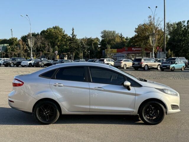 Серый Форд Фиеста, объемом двигателя 1.6 л и пробегом 75 тыс. км за 8800 $, фото 5 на Automoto.ua