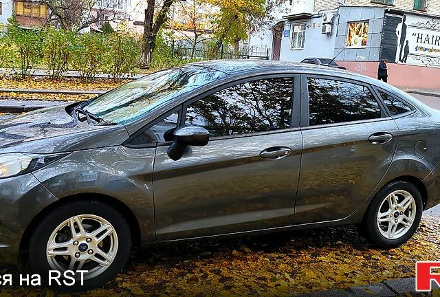 Серый Форд Фиеста, объемом двигателя 1.6 л и пробегом 106 тыс. км за 7500 $, фото 1 на Automoto.ua