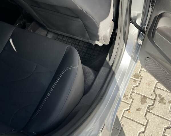 Серый Форд Фиеста, объемом двигателя 1.6 л и пробегом 195 тыс. км за 8000 $, фото 22 на Automoto.ua