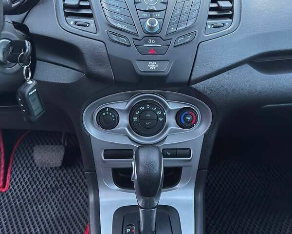 Серый Форд Фиеста, объемом двигателя 1.6 л и пробегом 109 тыс. км за 8300 $, фото 14 на Automoto.ua