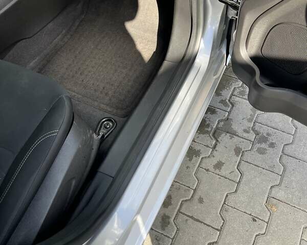 Серый Форд Фиеста, объемом двигателя 1.6 л и пробегом 195 тыс. км за 8000 $, фото 24 на Automoto.ua