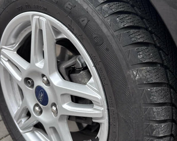 Серый Форд Фиеста, объемом двигателя 1.6 л и пробегом 109 тыс. км за 8000 $, фото 19 на Automoto.ua