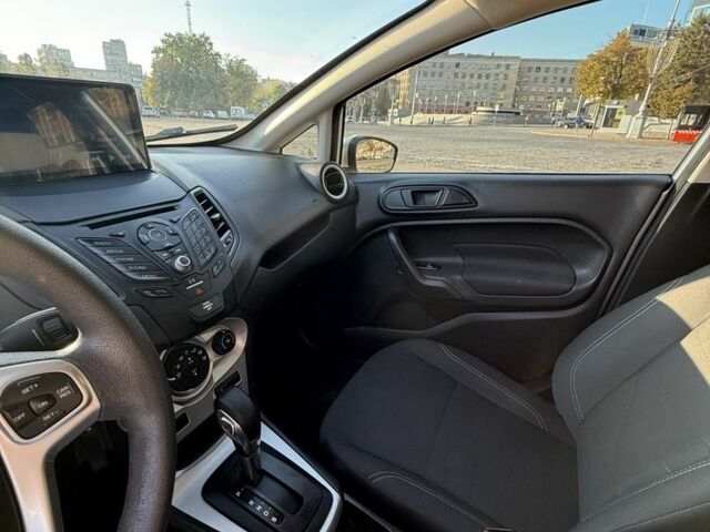 Серый Форд Фиеста, объемом двигателя 1.6 л и пробегом 75 тыс. км за 8800 $, фото 6 на Automoto.ua