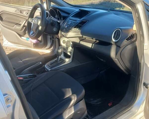 Серый Форд Фиеста, объемом двигателя 1.6 л и пробегом 165 тыс. км за 7000 $, фото 6 на Automoto.ua