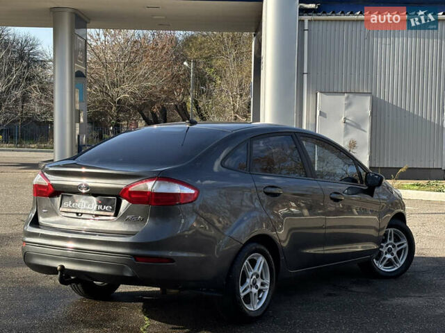 Серый Форд Фиеста, объемом двигателя 1.6 л и пробегом 107 тыс. км за 8199 $, фото 5 на Automoto.ua