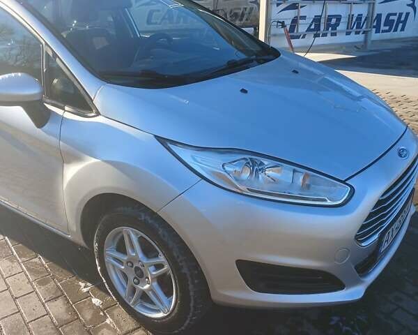 Серый Форд Фиеста, объемом двигателя 1.6 л и пробегом 165 тыс. км за 7000 $, фото 3 на Automoto.ua