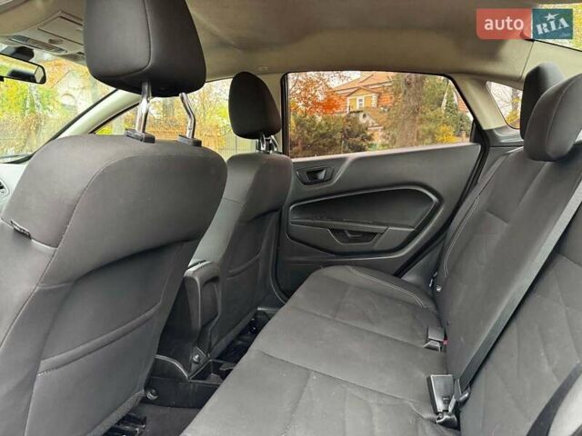 Серый Форд Фиеста, объемом двигателя 1.6 л и пробегом 148 тыс. км за 7940 $, фото 15 на Automoto.ua