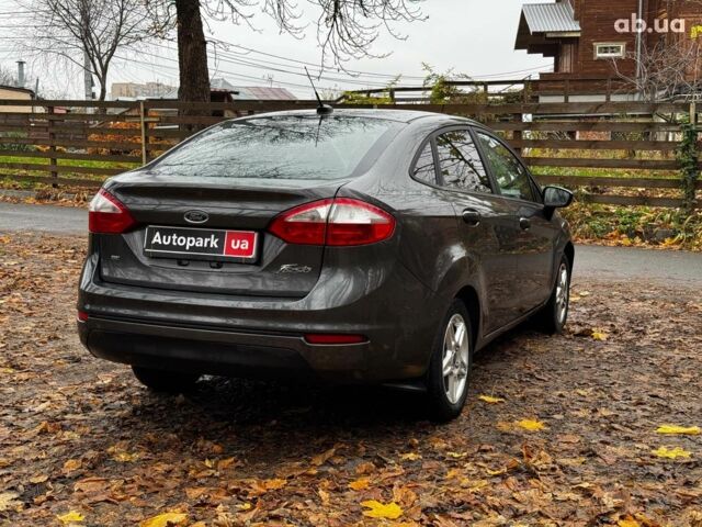 Серый Форд Фиеста, объемом двигателя 1.6 л и пробегом 148 тыс. км за 7940 $, фото 6 на Automoto.ua